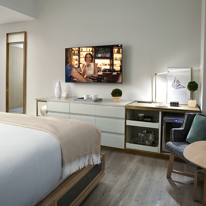 더 센트럴 앳 5th, 힐튼 클럽