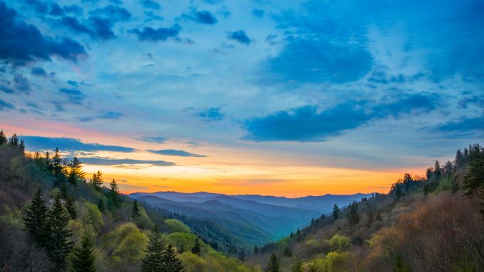 Stunning mountain vista, Smoky Mountains, Gatlinburg, Tennessee.