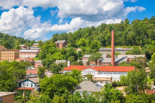 Skyline of Hot Springs, Arkansas, town and trees
