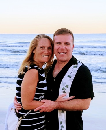 Hilton Grand Vacations Owners Mike and Deanna pose at the beach