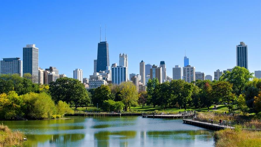 Chicago skyline on a clear, sunny day