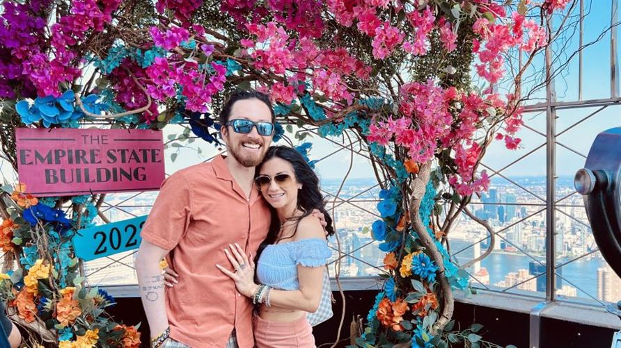 A Hilton Grand Vacations Member and his wife at the top of the Empire State Building while on vacation to New York