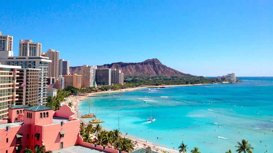 View of shore of Waikiki Beach in Honolulu, Hawaii