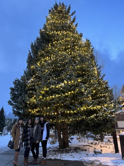 A Hilton Grand Vacations Member and her travel party at a Christmas tree in Breckenridge, Colorado