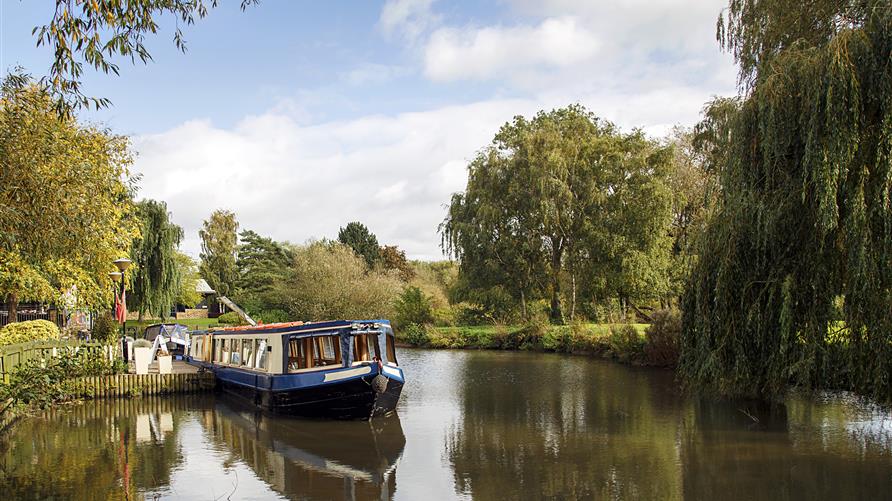 Picture of a Canal Boat that one Owner vacationed on through his Hilton Grand Vacations timeshare.  