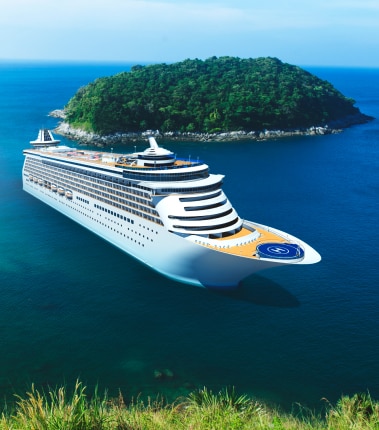 Ocean cruise liner coming in to shore