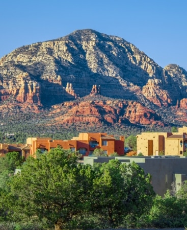 Sedona Summit resort in front of Arizona mountains